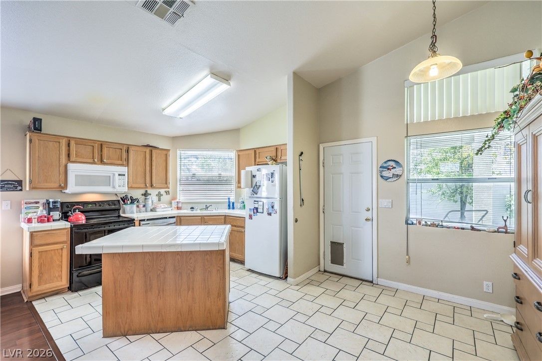 8219 Mt Brodie Circle — photo 4 of 20