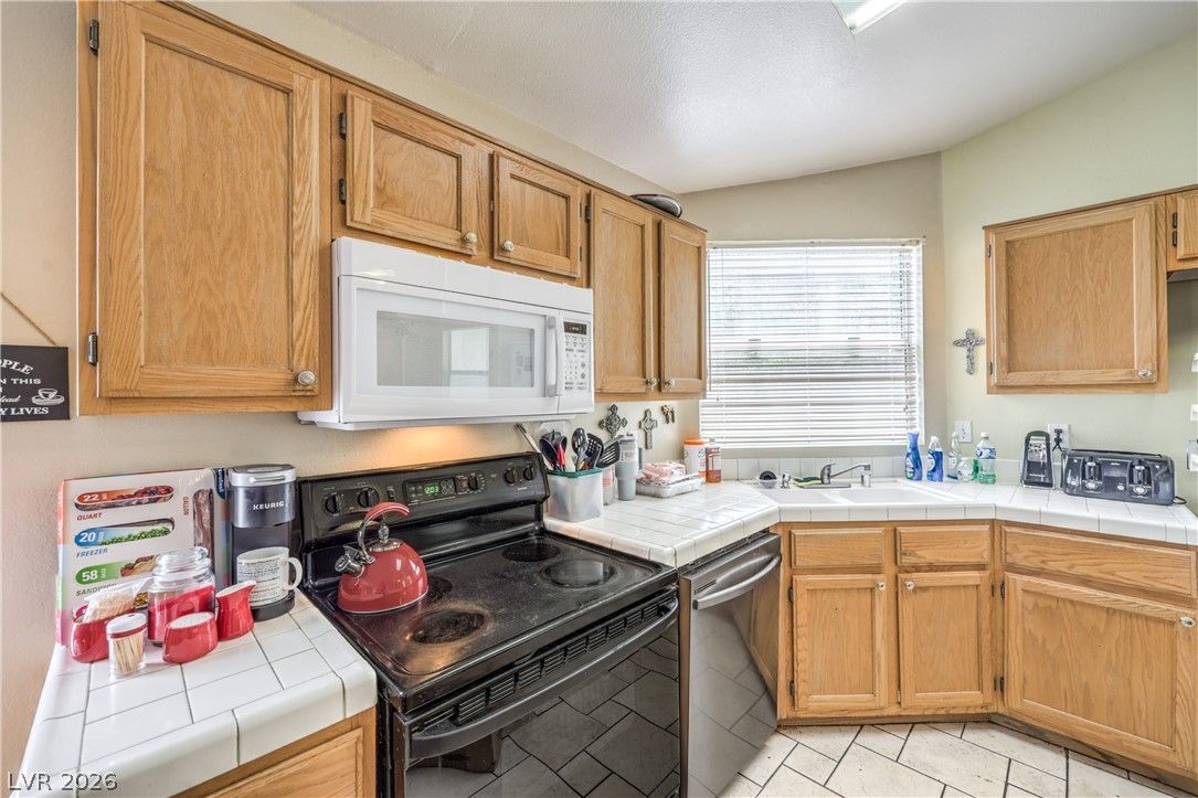 8219 Mt Brodie Circle — photo 5 of 20