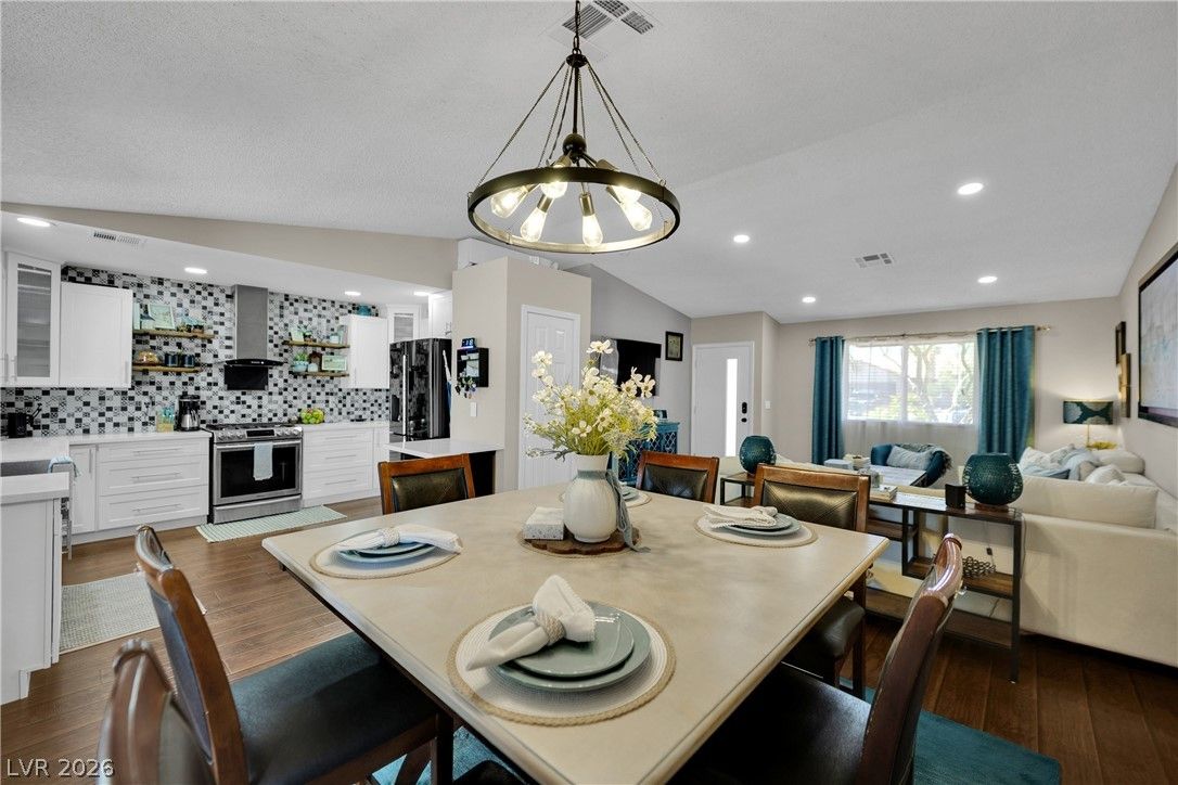 530 Grape Drive — photo 4