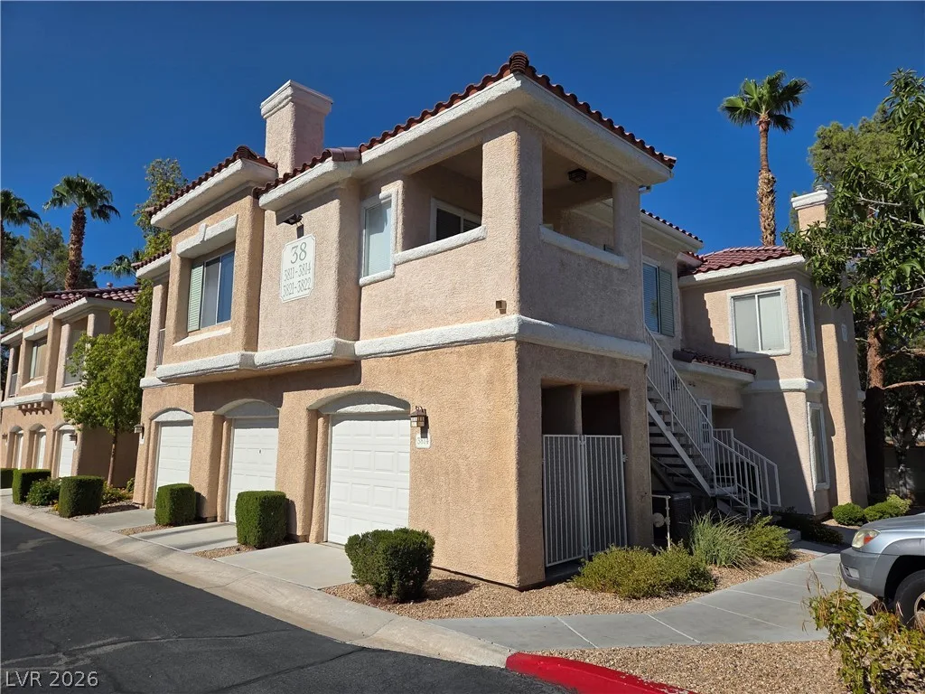 251 South Green Valley Parkway 3822 — photo 2