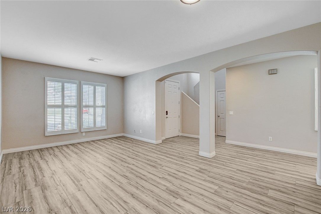 4413 Laguna Garden Avenue — photo 3