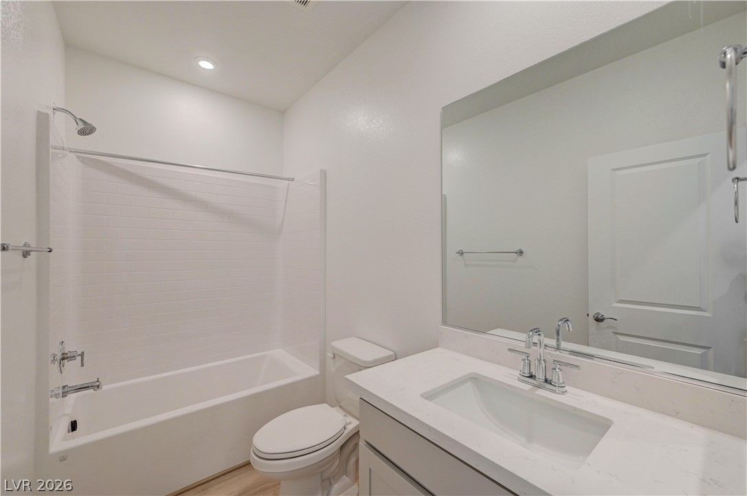 3886 Blooming Orange Avenue — photo 4 of 17