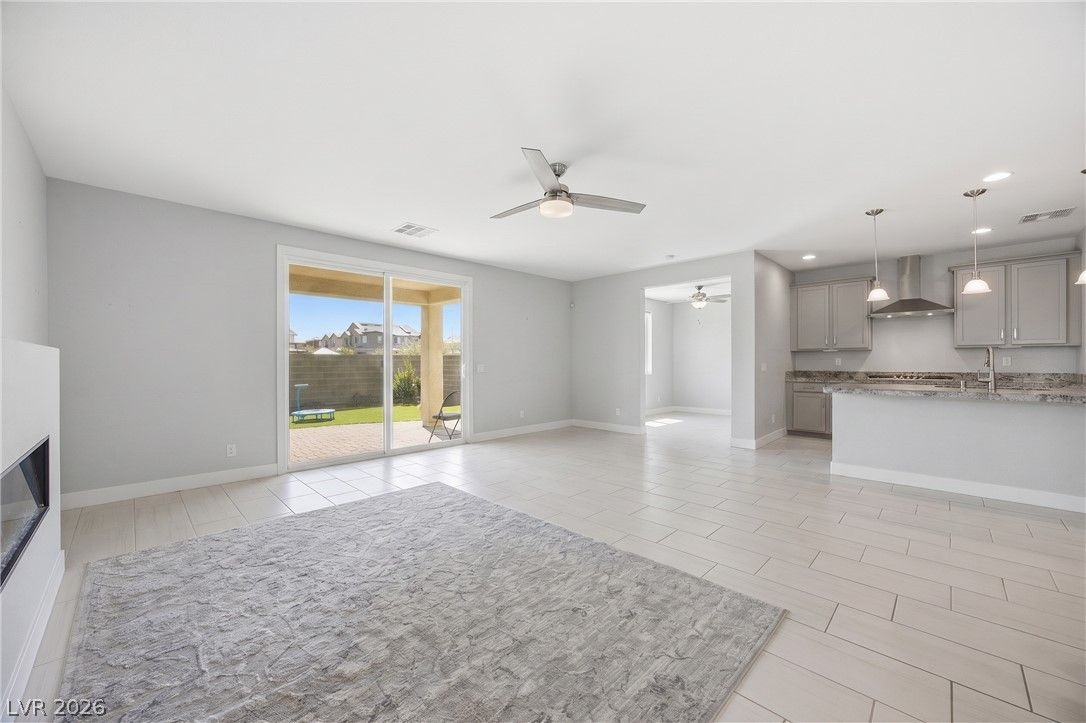 1815 Butterfly Colony Avenue — photo 3