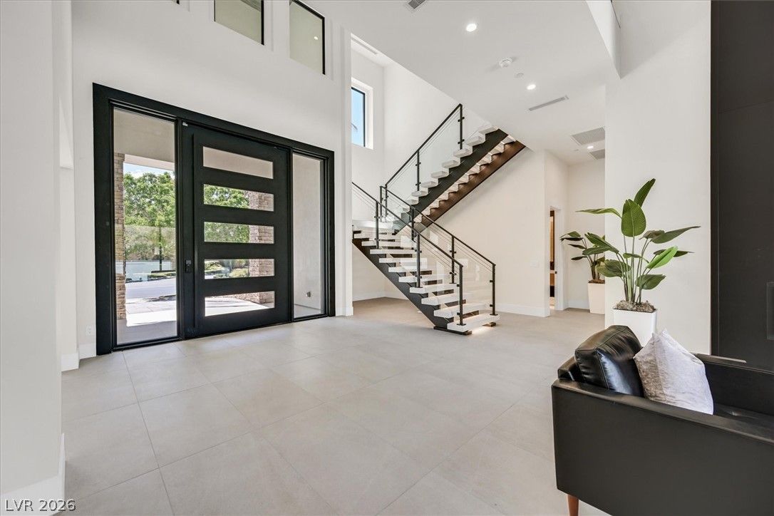 34 Vintage Canyon Street — photo 2