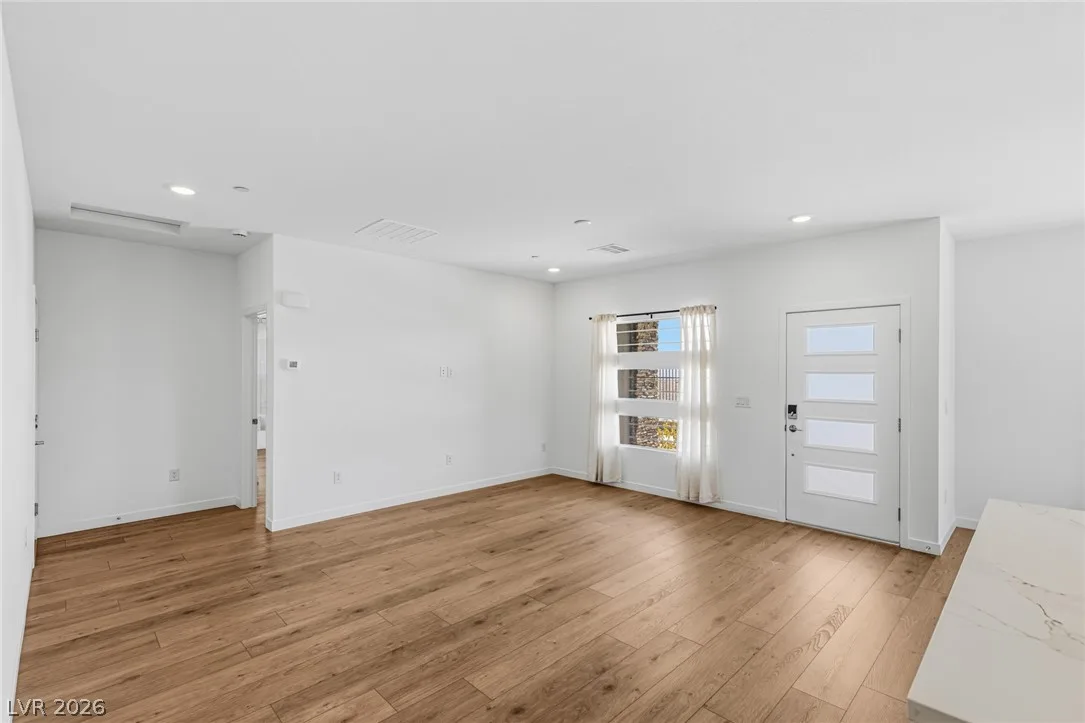 900 Regent Terrace Lane — photo 5