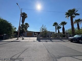 1922 Douglas Street — photo 2 of 4