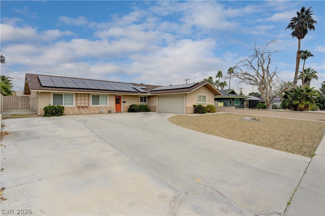 2704 West Oakey Boulevard — photo 3