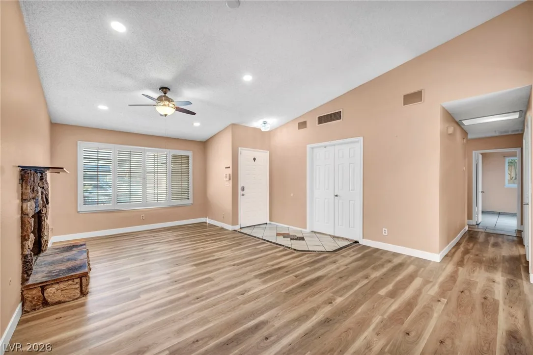 6237 Carmen Boulevard — photo 3