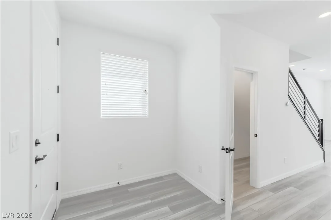 6017 Fennerwick Avenue — photo 3