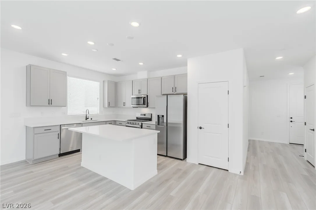 6017 Fennerwick Avenue — photo 5