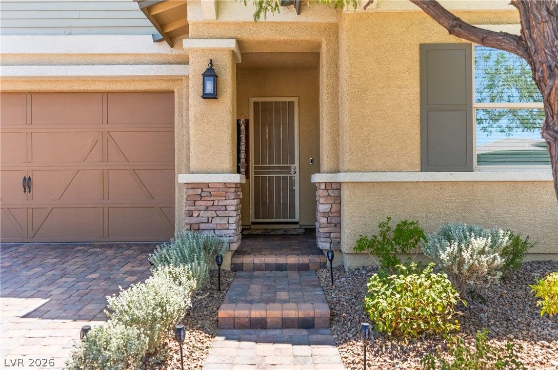 652 Longfeather Street — photo 3