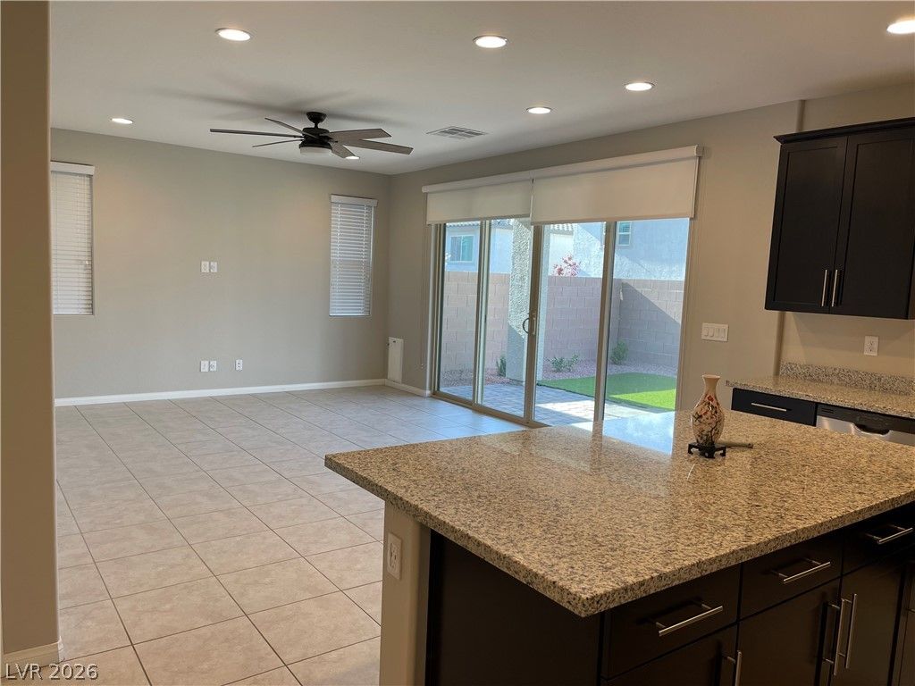 9458 Isla Lee Avenue — photo 3 of 10