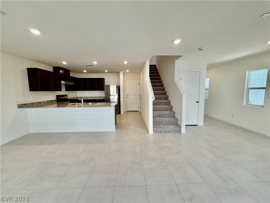 2708 Sandia Crest Street — photo 2