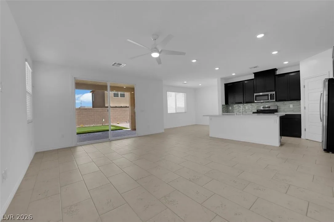 4368 Bayley Skye Avenue — photo 3
