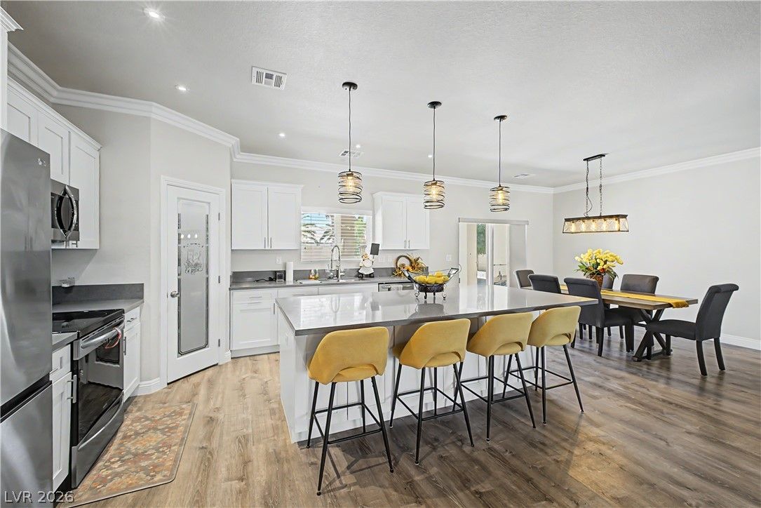5081 Graystone Drive — photo 2 of 23