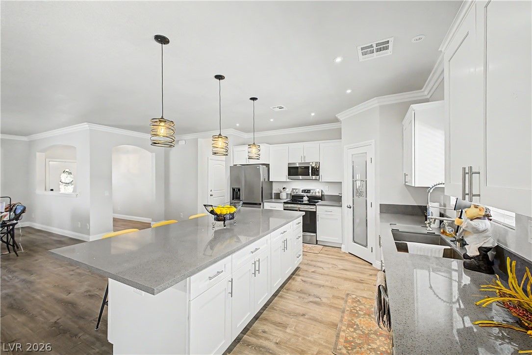 5081 Graystone Drive — photo 3 of 23