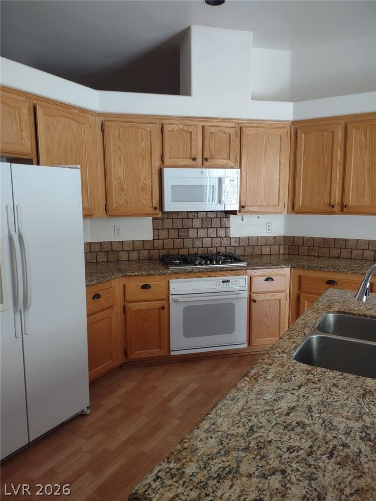 915 DOVER GLEN Drive 0 — photo 3 of 19