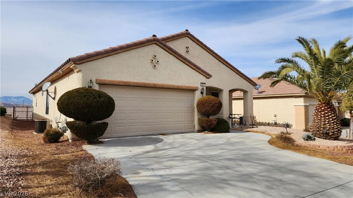 2077 Wildwood Lake Street — photo 3