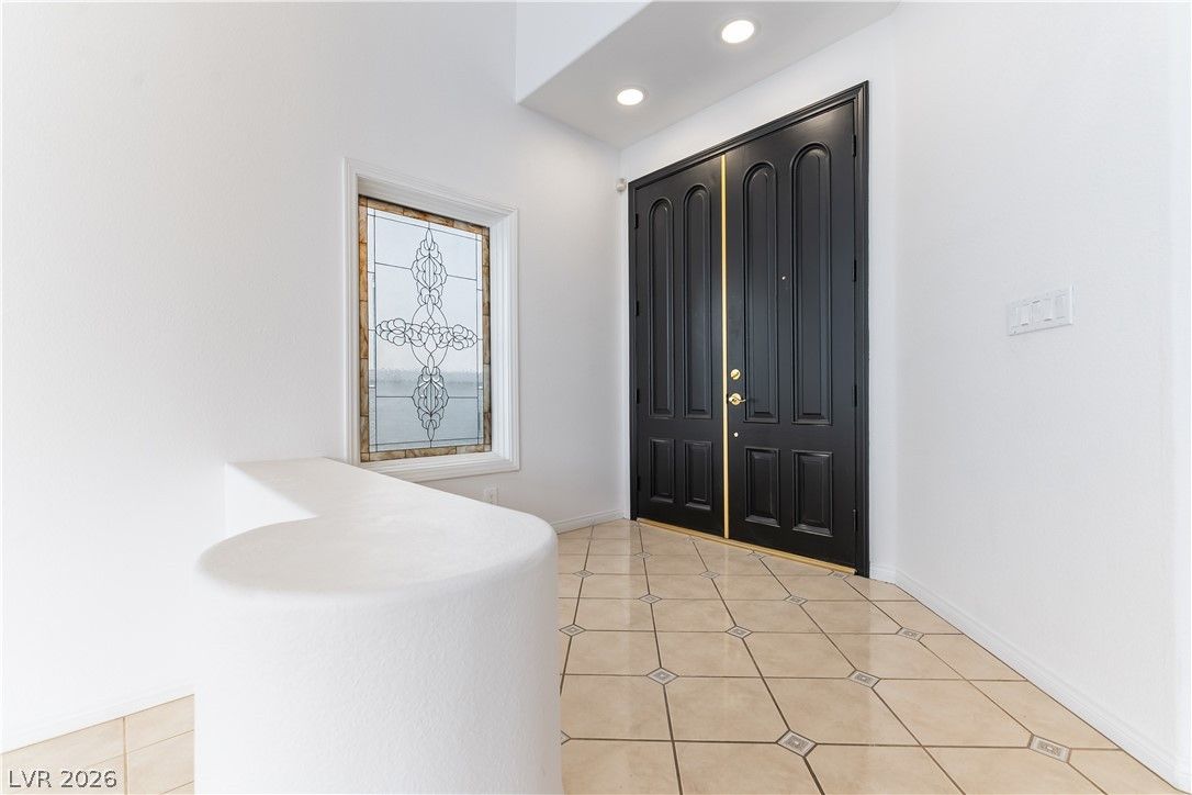2208 Bay Hill Drive — photo 2