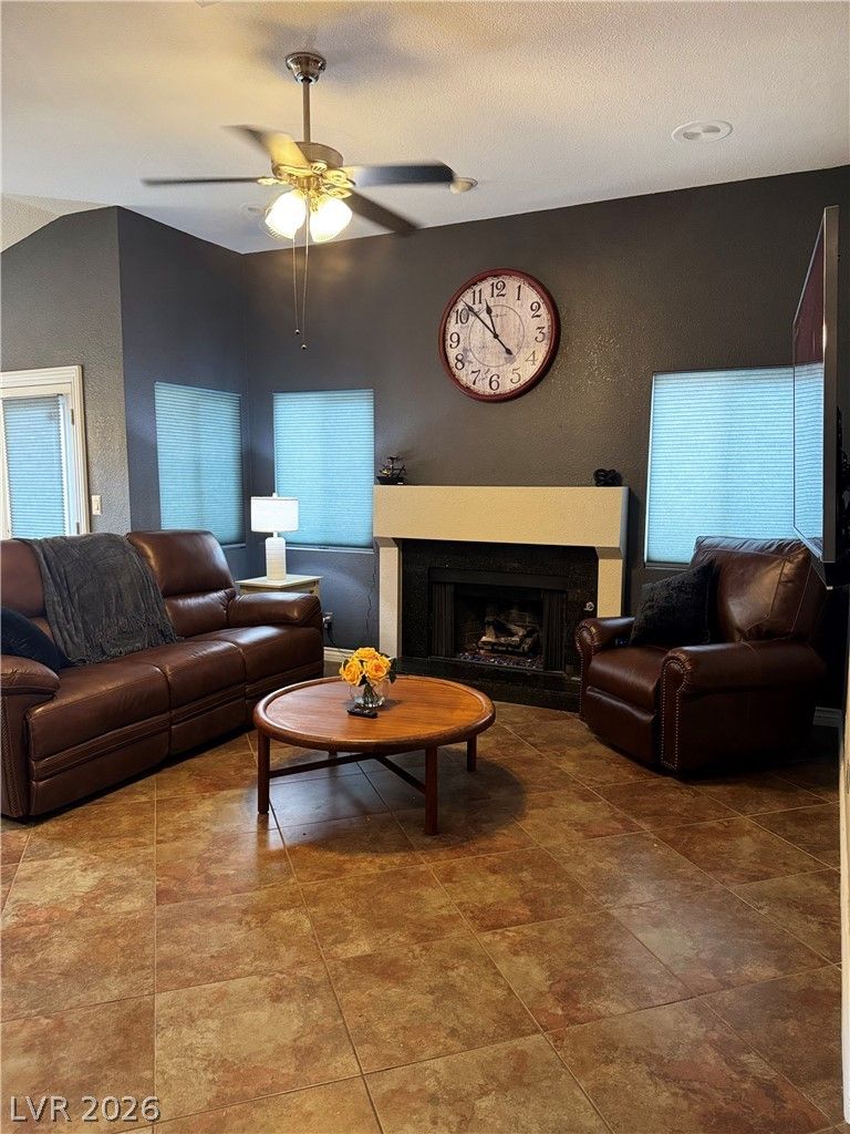 1715 Mesquite Court — photo 2 of 23