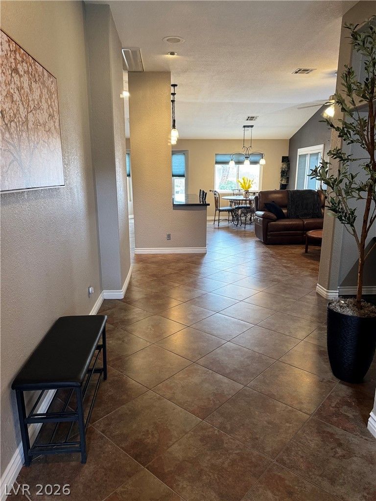 1715 Mesquite Court — photo 3 of 23