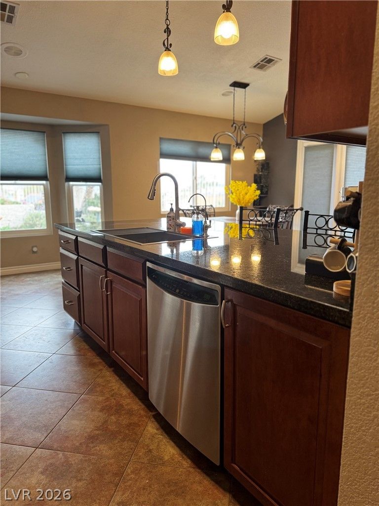 1715 Mesquite Court — photo 4 of 23