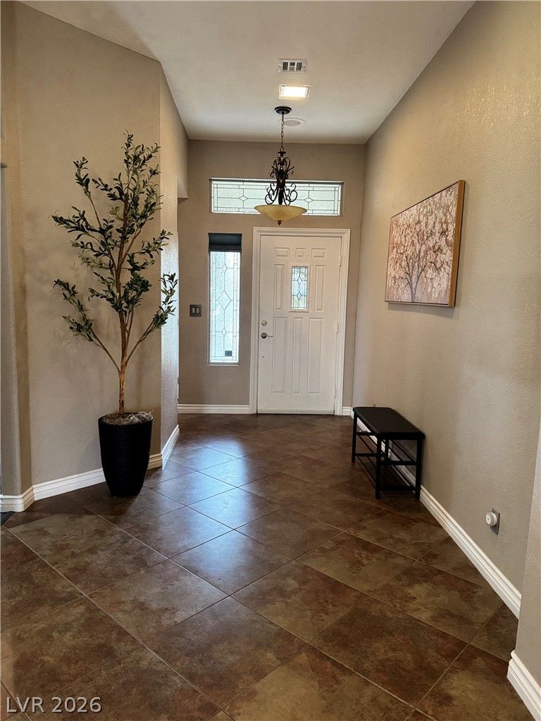 1715 Mesquite Court — photo 5 of 23