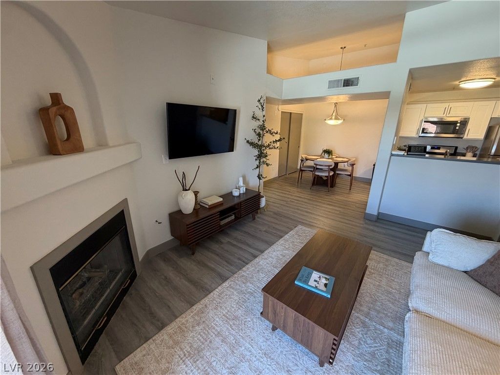 950 Seven Hills Drive 2021 — photo 3 of 36