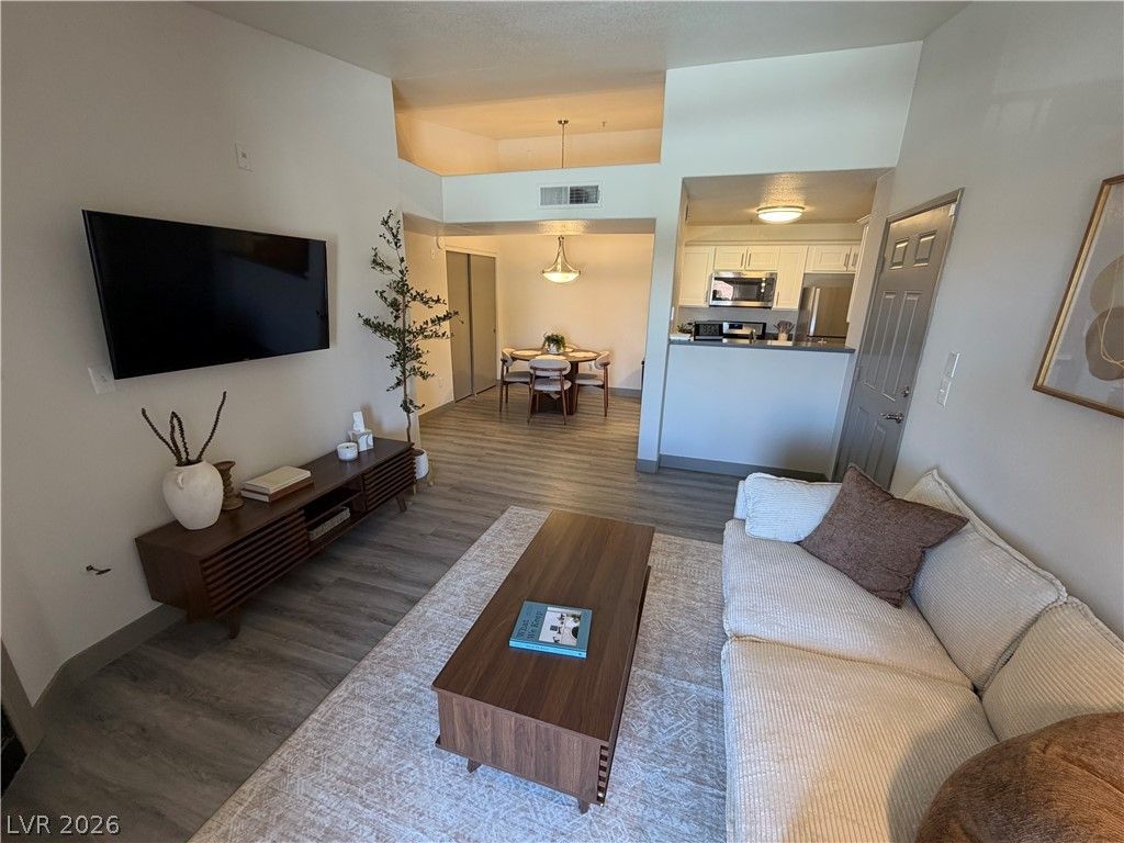 950 Seven Hills Drive 2021 — photo 4 of 36