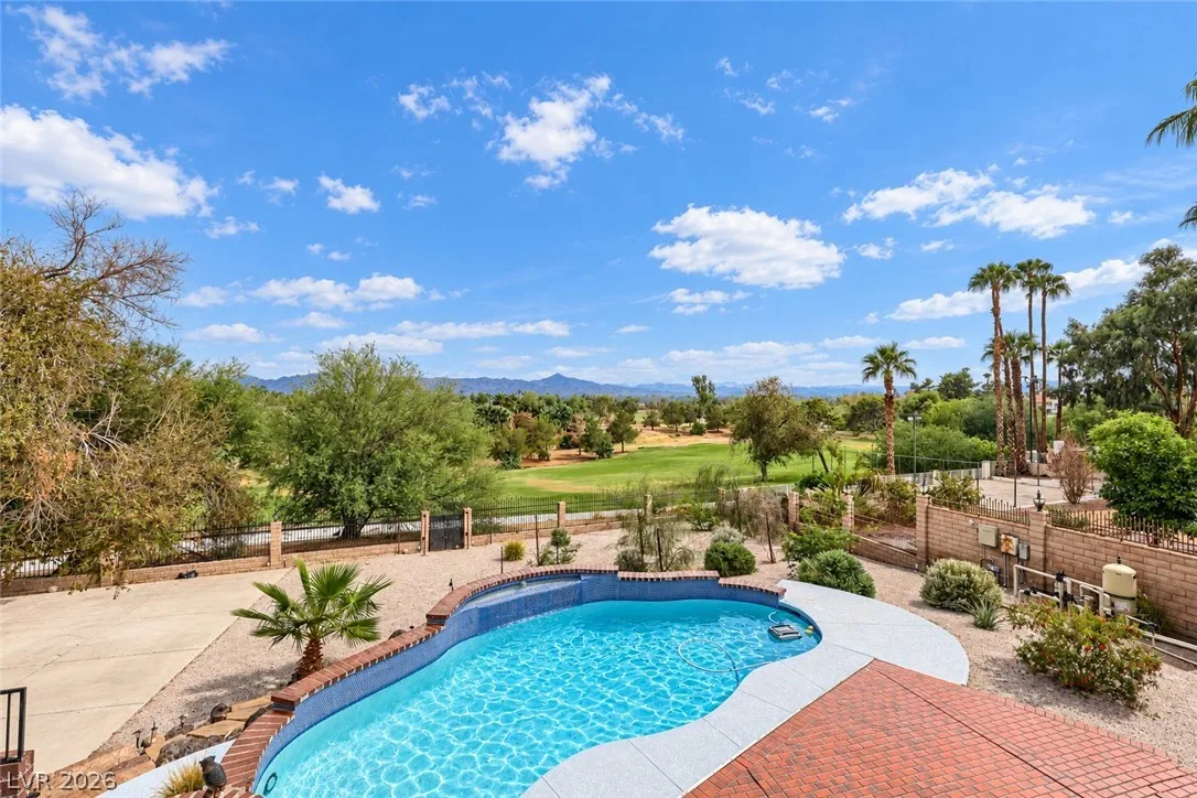 2817 La Mesa Drive — photo 3