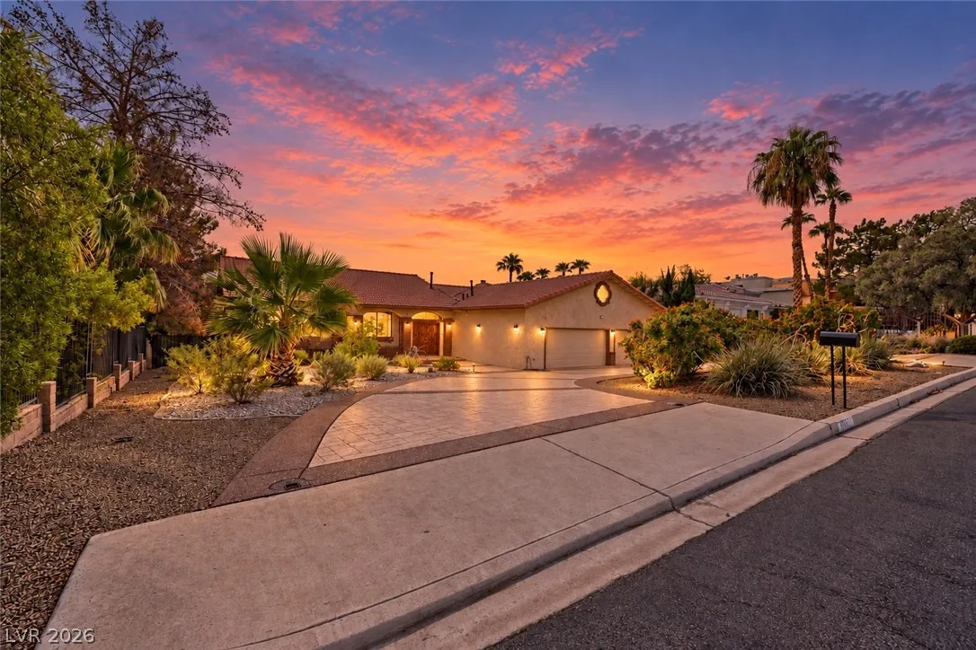 2817 La Mesa Drive — photo 5