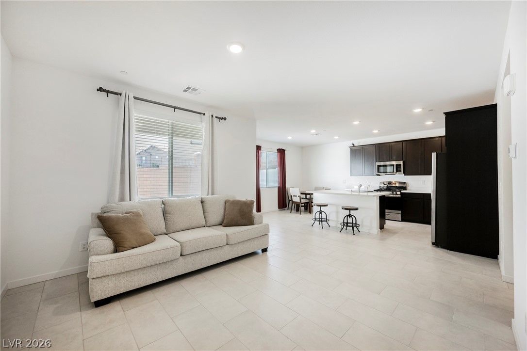 1048 Gabriela Ridge Lane — photo 4 of 31