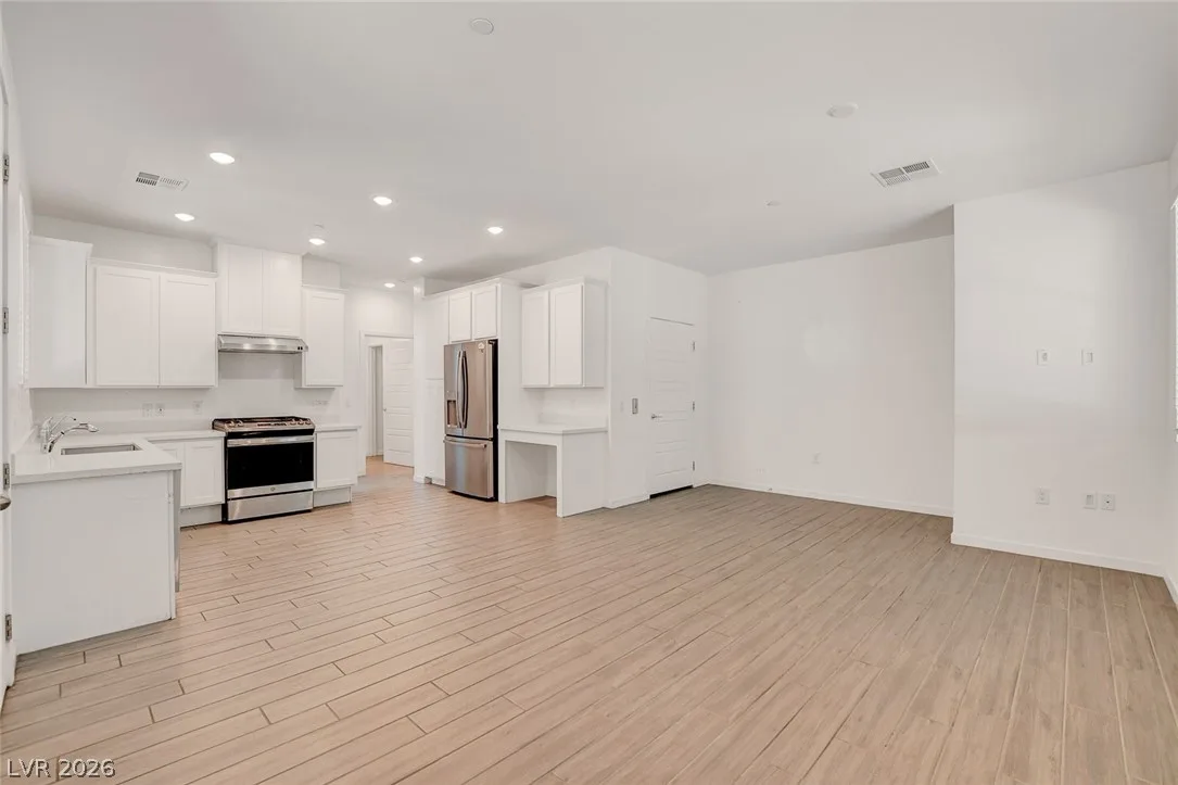 5730 Sky Pointe Drive 190 — photo 4