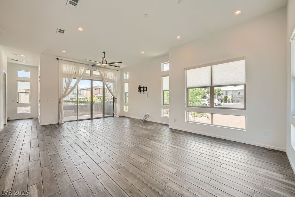 11821 Stone Run Avenue — photo 4 of 16