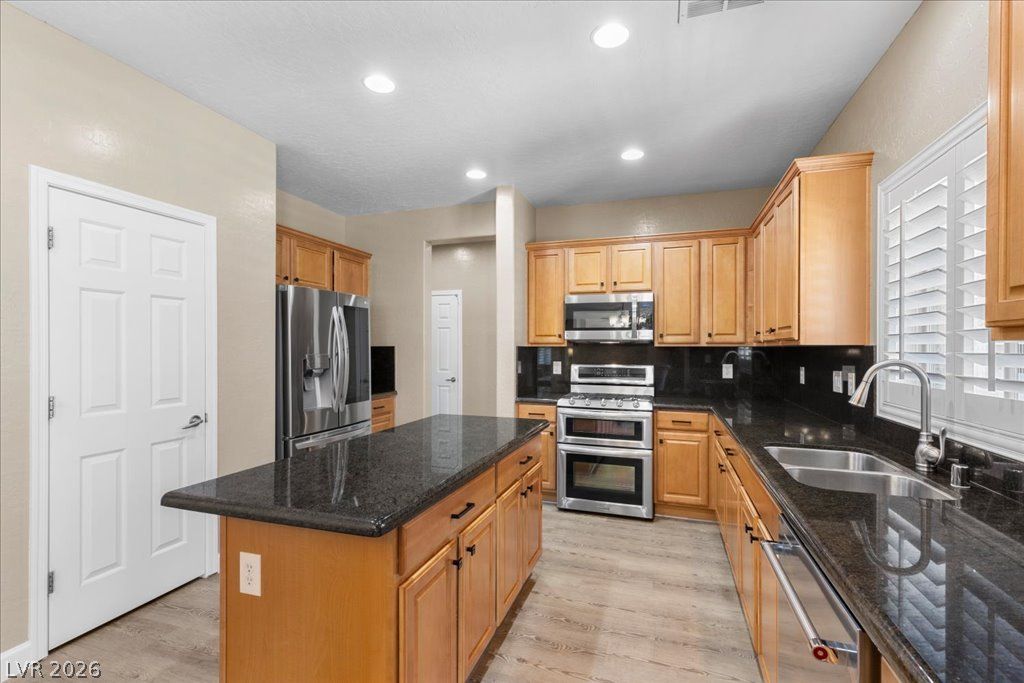 256 Mission Verde Avenue — photo 3 of 40