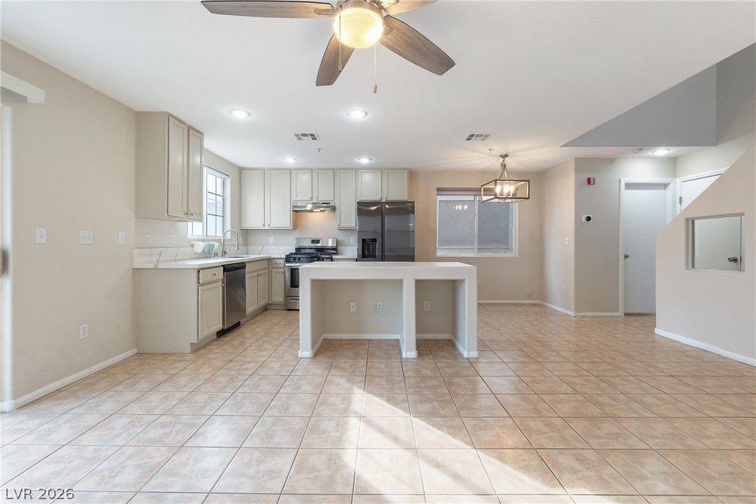3211 Sunrise Cove Avenue — photo 3 of 32
