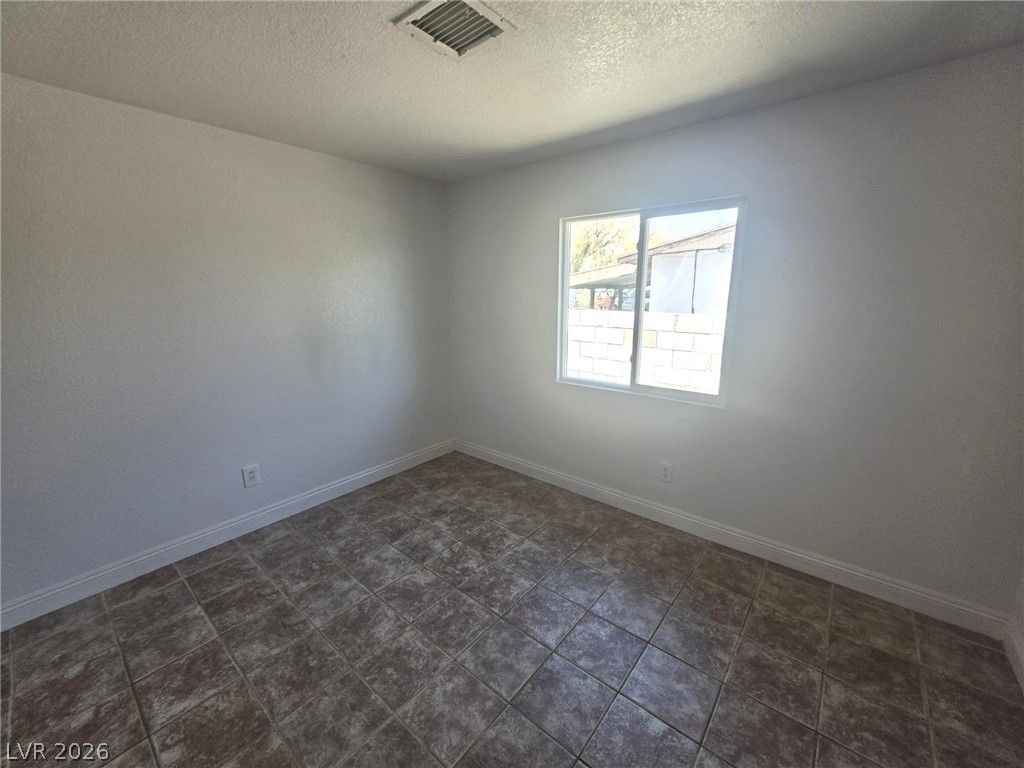 2044 Harvard Street B — photo 2 of 20