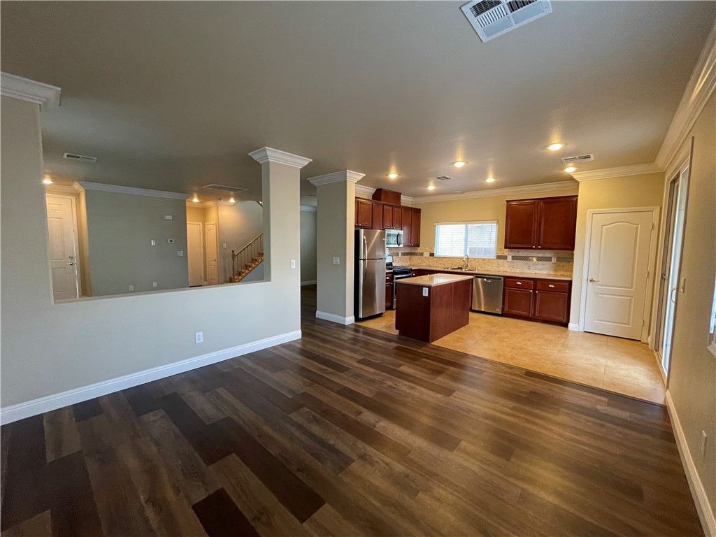 8716 Painted Horseshoe Street — photo 5