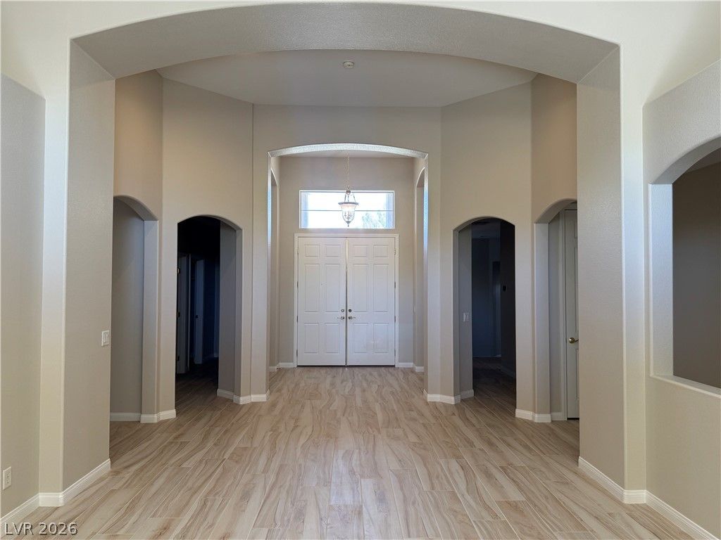712 Pinnacle Heights Lane — photo 4 of 46