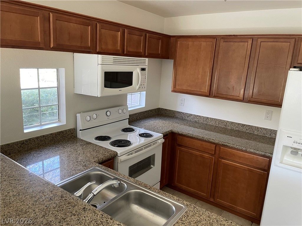 2121 Sealion Drive 101 — photo 2 of 5