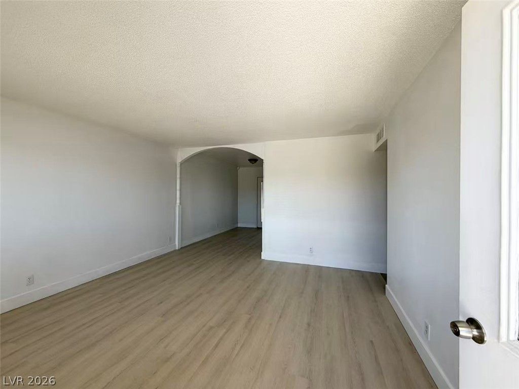 6508 EVERGREEN Avenue — photo 3