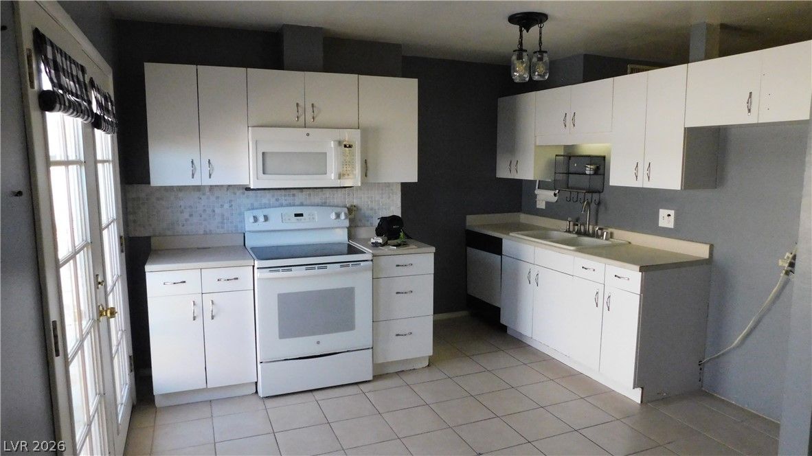 6541 Casada Way — photo 2