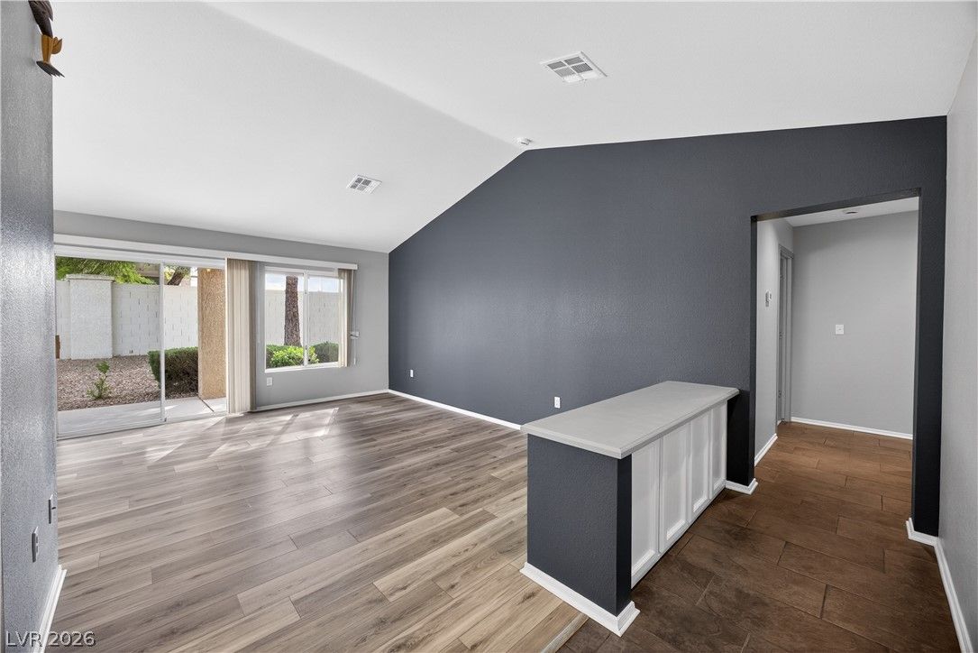8601 Prairie Hill Drive — photo 5 of 41