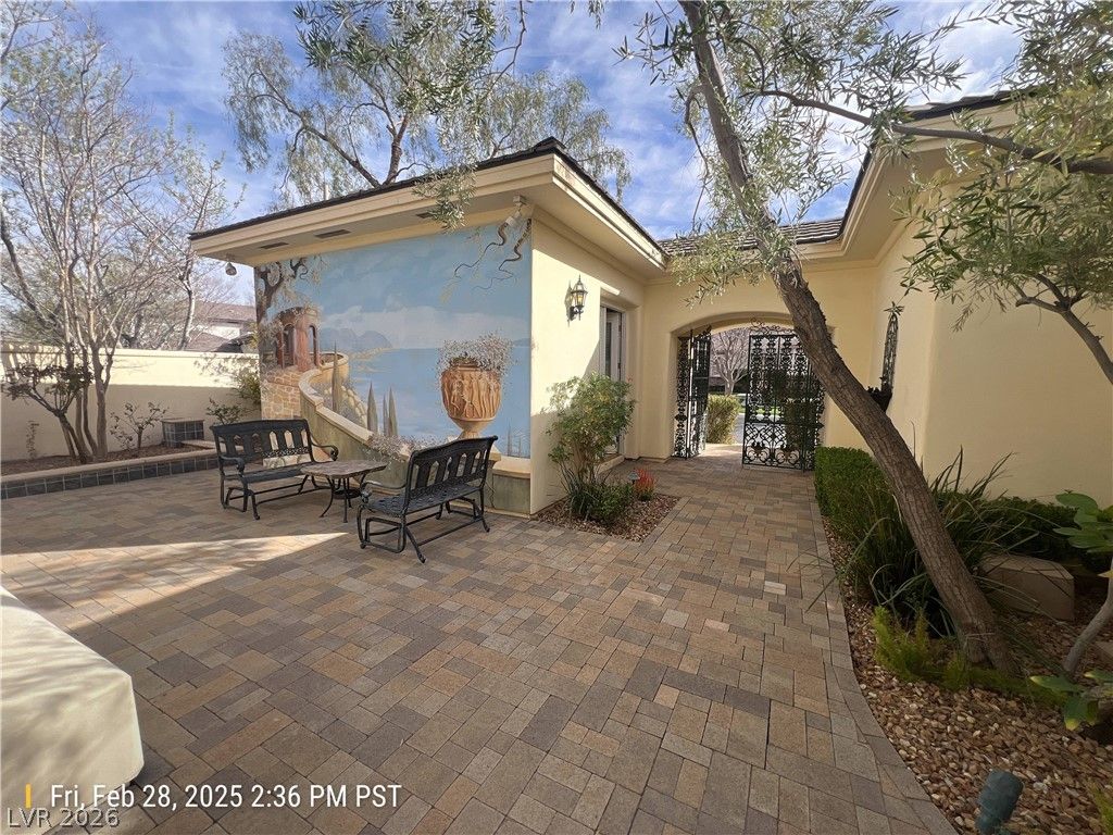 9304 Fontainbleu Drive — photo 2
