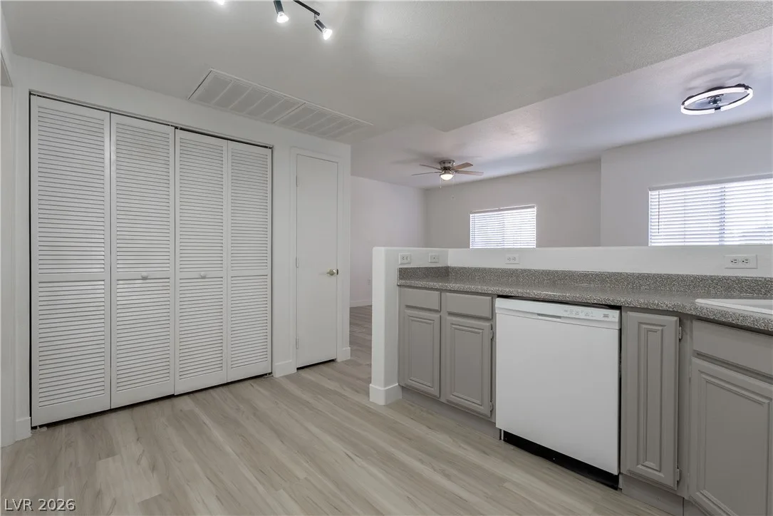 10245 South Maryland Parkway 1212 — photo 5