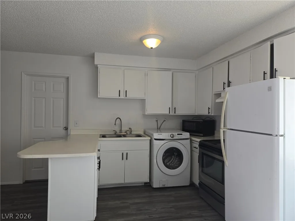 2937 Stewart Avenue 3 — photo 5