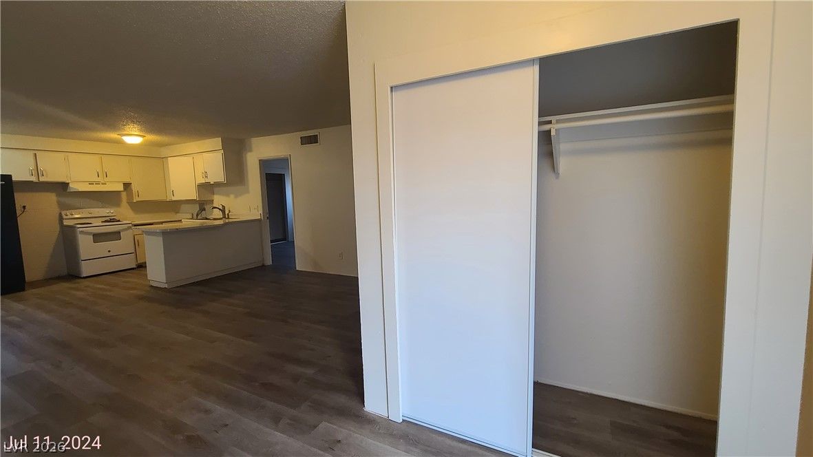 2937 Stewart Avenue 2 — photo 2 of 11