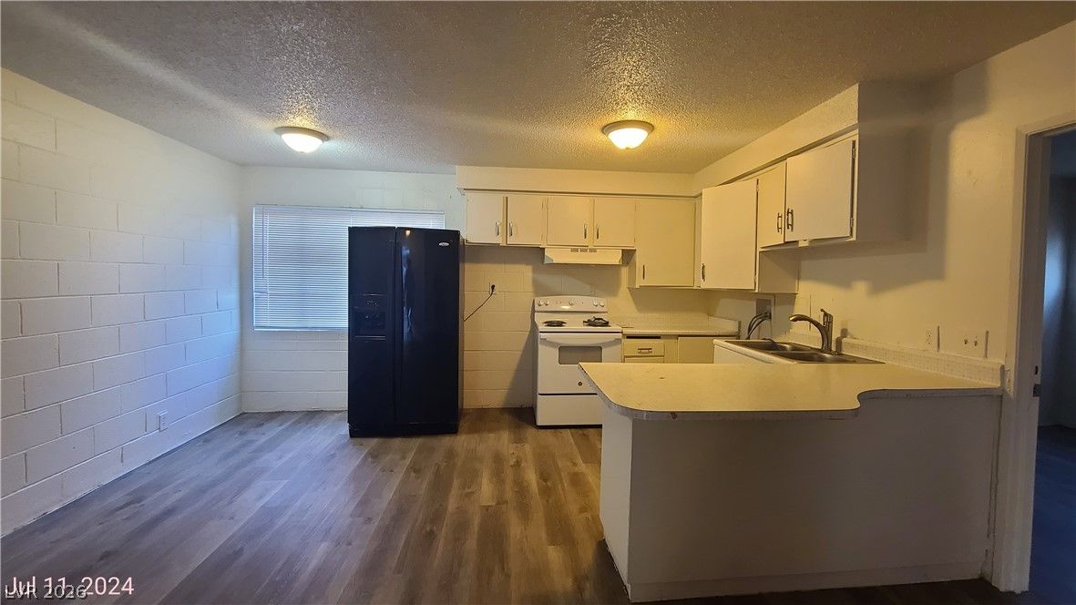 2937 Stewart Avenue 2 — photo 3 of 11