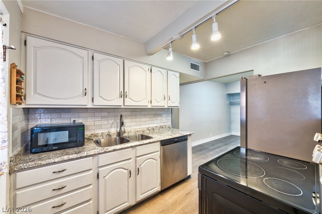612 Stanford Street — photo 4 of 15