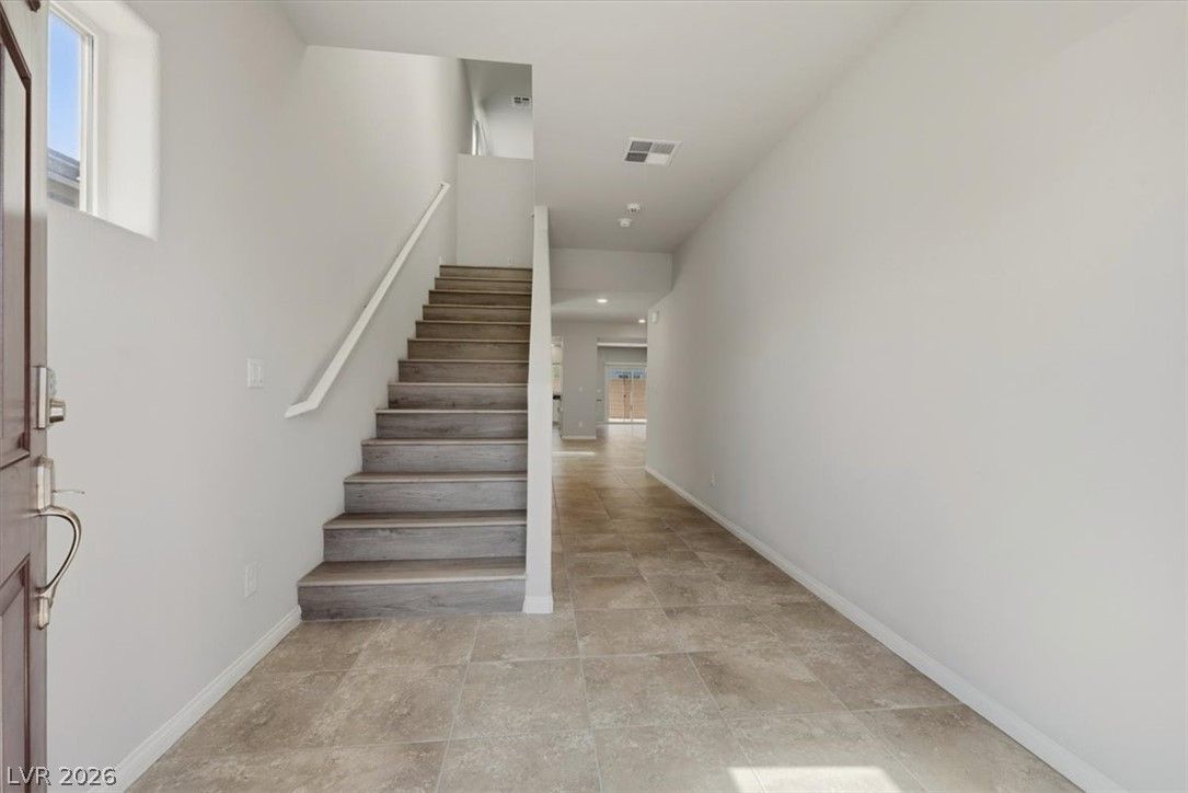 1058 Willow Berry Avenue — photo 2